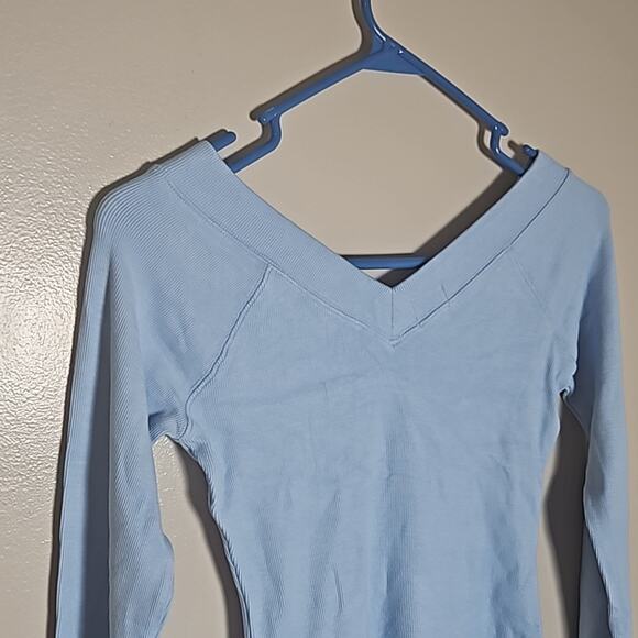 NWOT Shannen Slinky-fit tee by BDG Urban Outfitters Sz Medium Baby Blue - Picture 9 of 13